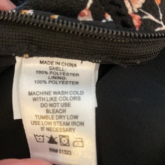 1 STATE floral skirt. Black background with tan gold and orange. Back zip 4
C - Picture 7 of 8